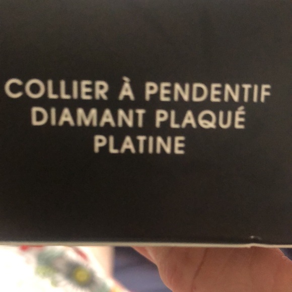 Avon platinum plated diamond pendant necklace. New never worn. - Picture 5 of 6